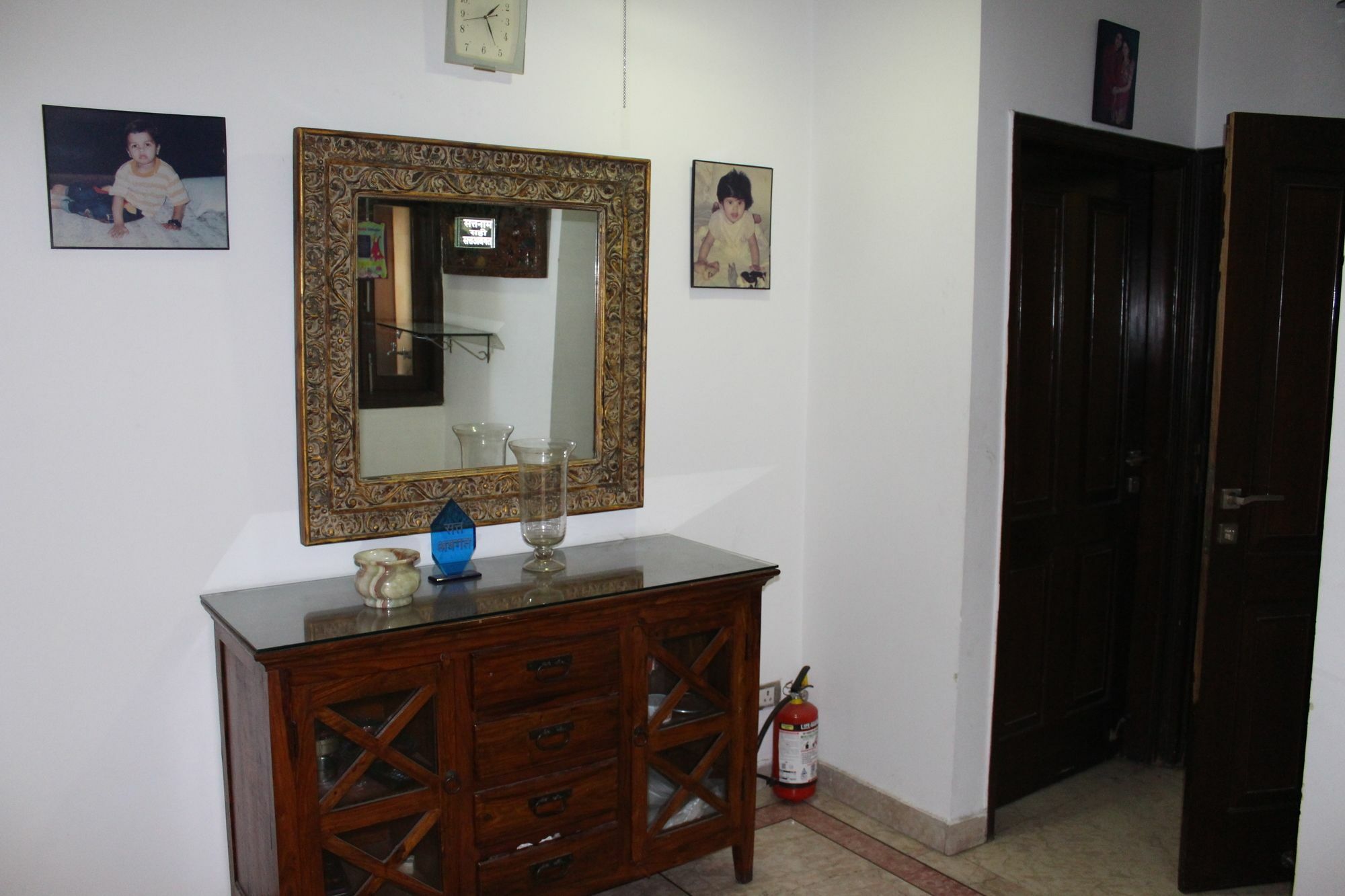 Hotel Livia Residency Nova Deli Exterior foto